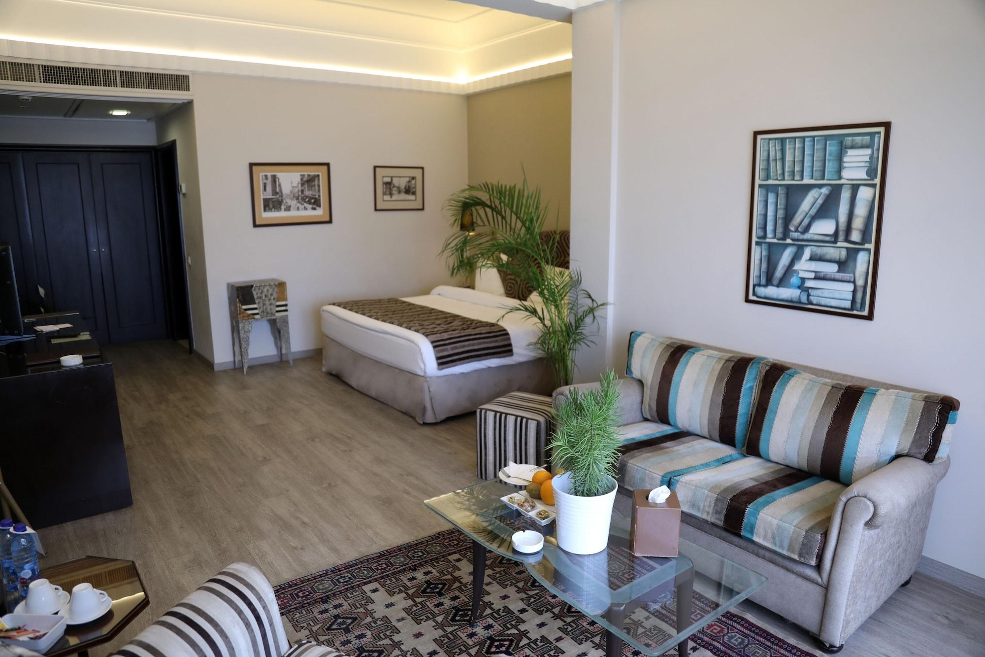 Warwick Palm Beach Hotel Beirut Exterior foto