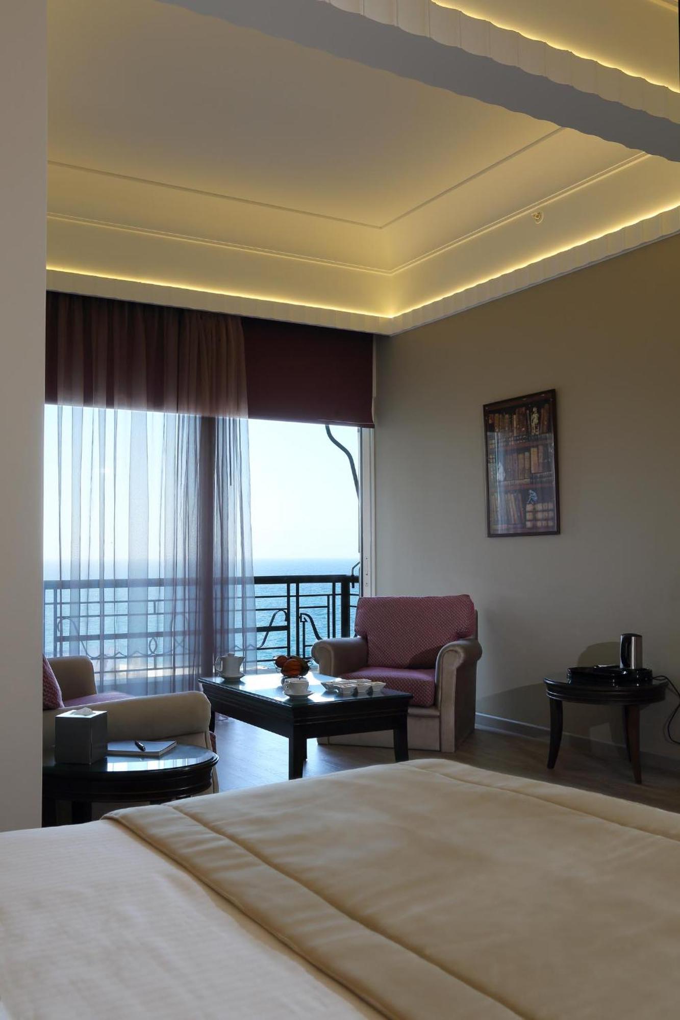 Warwick Palm Beach Hotel Beirut Zimmer foto