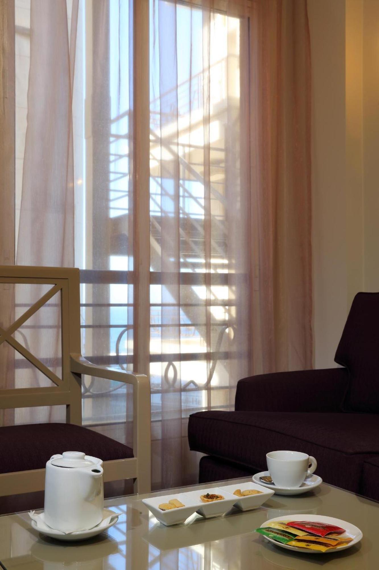 Warwick Palm Beach Hotel Beirut Zimmer foto